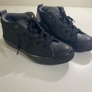 Converse mid rise shoes. Boy’s Size 3.Like new, great condition. Black and grey.